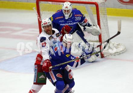 EBEL. Eishockey Bundesliga. EC VSV gegen KAC. Alexander Lahoda, Dan Bakala,  (VSV), Thomas Hundertpfund (KAC). Villach, am 7.10.2018.
Foto: Kuess 


---
pressefotos, pressefotografie, kuess, qs, qspictures, sport, bild, bilder, bilddatenbank