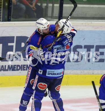 EBEL. Eishockey Bundesliga. EC VSV gegen KAC. Torjubel MacGregor Sharp, Patrick Spannring (VSV). Villach, am 7.10.2018.
Foto: Kuess 


---
pressefotos, pressefotografie, kuess, qs, qspictures, sport, bild, bilder, bilddatenbank