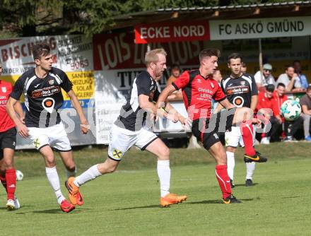 Fussball. Kaerntner Liga. Gmuend gegen SK Maria Saal. Markus Burgstaller (Gmuend), Johannes Georg Zebedin (Maria Saal). Gmuend, 6.10.2018.
Foto: Kuess 
---
pressefotos, pressefotografie, kuess, qs, qspictures, sport, bild, bilder, bilddatenbank