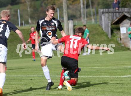 Fussball. Kaerntner Liga. Gmuend gegen SK Maria Saal. Niklas Hinteregger (Gmuend),  Bernhard Walzl (Maria Saal). Gmuend, 6.10.2018.
Foto: Kuess 
---
pressefotos, pressefotografie, kuess, qs, qspictures, sport, bild, bilder, bilddatenbank