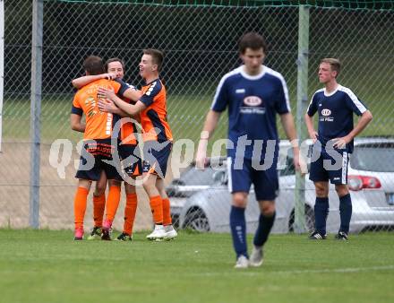 Fussball. 2. Klasse A. Oberes Moelltal gegen Grafendorf. Torjubel Gerhard Reichhold, Luka Tolic, Kai Brandstaetter (Oberes Moelltal). Rangersdorf, 6.10.2018.
Foto: Kuess
---
pressefotos, pressefotografie, kuess, qs, qspictures, sport, bild, bilder, bilddatenbank