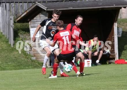 Fussball. Kaerntner Liga. Gmuend gegen SK Maria Saal. Juro Kovacic (Gmuend),  Bernhard Walzl, Roland Krenn (Maria Saal). Gmuend, 6.10.2018.
Foto: Kuess 
---
pressefotos, pressefotografie, kuess, qs, qspictures, sport, bild, bilder, bilddatenbank