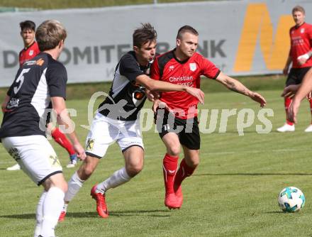 Fussball. Kaerntner Liga. Gmuend gegen SK Maria Saal. Juro Kovacic (Gmuend), Zoran Jorgic (Maria Saal). Gmuend, 6.10.2018.
Foto: Kuess 
---
pressefotos, pressefotografie, kuess, qs, qspictures, sport, bild, bilder, bilddatenbank