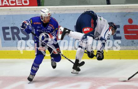 EBEL. Eishockey Bundesliga. EC VSV gegen Fehervar AV 19. Nico Brunner, (VSV), Andrew Sarauer  (Alba Volan). Villach, am 12.10.2018.
Foto: Kuess 


---
pressefotos, pressefotografie, kuess, qs, qspictures, sport, bild, bilder, bilddatenbank