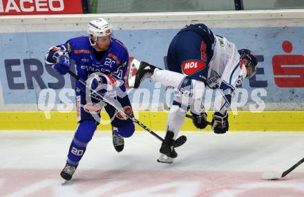 EBEL. Eishockey Bundesliga. EC VSV gegen Fehervar AV 19. Nico Brunner, (VSV), Andrew Sarauer  (Alba Volan). Villach, am 12.10.2018.
Foto: Kuess 


---
pressefotos, pressefotografie, kuess, qs, qspictures, sport, bild, bilder, bilddatenbank