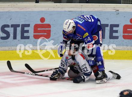 EBEL. Eishockey Bundesliga. EC VSV gegen Fehervar AV 19. Brandon Alderson,  (VSV), Harri Tikkanen (Alba Volan). Villach, am 12.10.2018.
Foto: Kuess 


---
pressefotos, pressefotografie, kuess, qs, qspictures, sport, bild, bilder, bilddatenbank