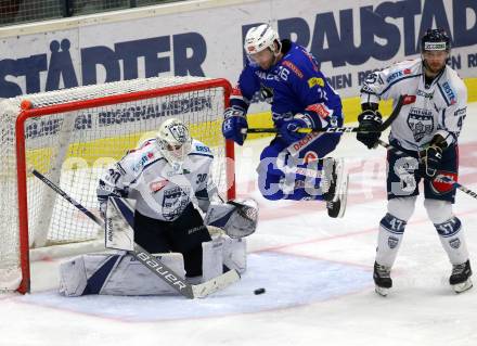 EBEL. Eishockey Bundesliga. EC VSV gegen Fehervar AV 19. MacGregor Sharp,  (VSV), MacMillan Carruth, Ryan Glenn (Alba Volan). Villach, am 12.10.2018.
Foto: Kuess 


---
pressefotos, pressefotografie, kuess, qs, qspictures, sport, bild, bilder, bilddatenbank