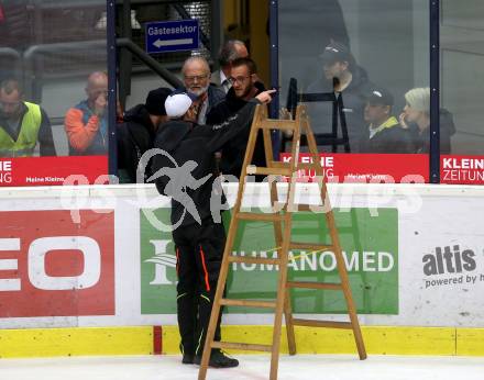 EBEL. Eishockey Bundesliga. EC VSV gegen Fehervar AV 19. Scheibenreparatur. Villach, am 12.10.2018.
Foto: Kuess 


---
pressefotos, pressefotografie, kuess, qs, qspictures, sport, bild, bilder, bilddatenbank