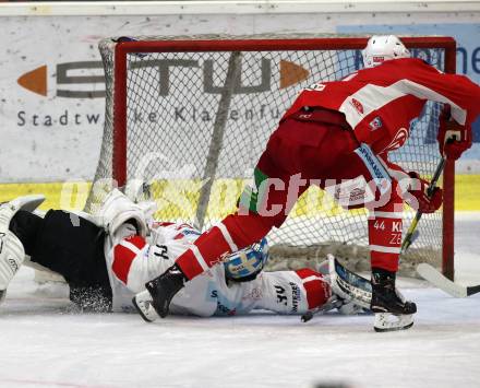 EBEL. Eishockey Bundesliga. KAC gegen HC TWK Innsbruck. Adam Comrie,  (KAC), Janne Aleksi Juvonen (Innsbruck). Klagenfurt, am 14.10.2018.
Foto: Kuess

---
pressefotos, pressefotografie, kuess, qs, qspictures, sport, bild, bilder, bilddatenbank