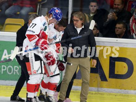 EBEL. Eishockey Bundesliga. KAC gegen HC TWK Innsbruck. Philipp Lindner, Lubomir Stach, (Innsbruck), Dr. Bachler. Klagenfurt, am 14.10.2018.
Foto: Kuess

---
pressefotos, pressefotografie, kuess, qs, qspictures, sport, bild, bilder, bilddatenbank