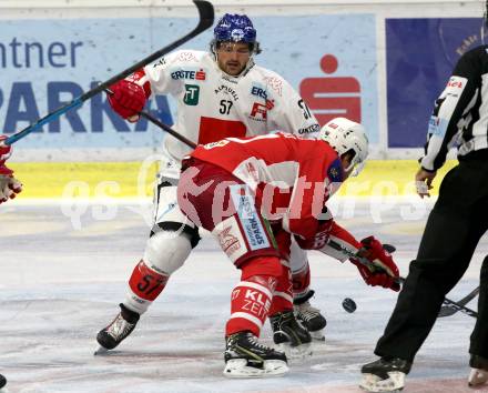 EBEL. Eishockey Bundesliga. KAC gegen HC TWK Innsbruck. Thomas HUndertpfund,  (KAC), Andrew Clark (Innsbruck). Klagenfurt, am 14.10.2018.
Foto: Kuess

---
pressefotos, pressefotografie, kuess, qs, qspictures, sport, bild, bilder, bilddatenbank