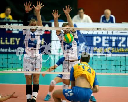 Volleyball Champions League. SK Posojilnica Aich/Dob gegen Lycurgus Groningen (NED). Matej Mihajlovic, (Aich/Dob), Dennis Borst, Erik Van Der Schaaf  (Groningen). Klagenfurt, am 17.10.2018.
---
pressefotos, pressefotografie, kuess, qs, qspictures, sport, bild, bilder, bilddatenbank