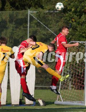 Fussball Kaerntner Liga. ATUS Ferlach gegen KAC 1909.  Dejan Kern,  (Ferlach), Hannes Plieschnegger (KAC). Ferlach, am 13.10.2018.
Foto: Kuess
---
pressefotos, pressefotografie, kuess, qs, qspictures, sport, bild, bilder, bilddatenbank