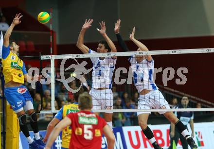 Volleyball Champions League. SK Posojilnica Aich/Dob gegen Lycurgus Groningen (NED). Maximilian Landfahrer, (Aich/Dob), Wytze Kooistra, Dennis Borst  (Groningen). Klagenfurt, am 17.10.2018.
Foto: Kuess
---
pressefotos, pressefotografie, kuess, qs, qspictures, sport, bild, bilder, bilddatenbank