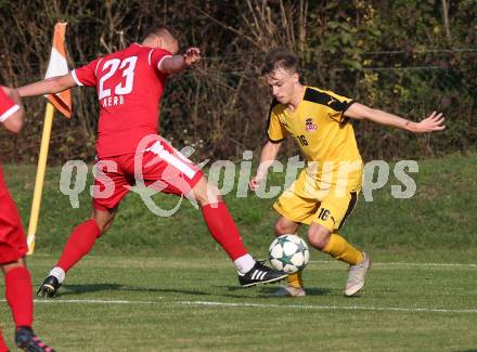 Fussball Kaerntner Liga. ATUS Ferlach gegen KAC 1909. Dejan Kern, Tobias  (Ferlach), Alexander Schaflechner (KAC). Ferlach, am 13.10.2018.
Foto: Kuess
---
pressefotos, pressefotografie, kuess, qs, qspictures, sport, bild, bilder, bilddatenbank