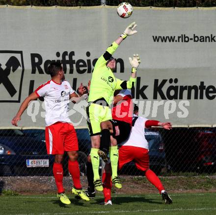 Fussball Kaerntner Liga. Woelfnitz gegen Spittal/Drau. Marco Sylvio Loritsch, Florian Lampichler, Andreas Walcher (Woelfnitz), Rafael Graf (Spittal). Woelfnitz, am 13.10.2018.
Foto: Kuess
---
pressefotos, pressefotografie, kuess, qs, qspictures, sport, bild, bilder, bilddatenbank