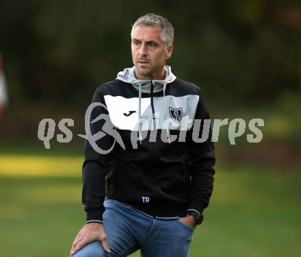 Fussball Kaerntner Liga. ATUS Ferlach gegen KAC 1909. Trainer Darko Djukic (Ferlach). Ferlach, am 13.10.2018.
Foto: Kuess
---
pressefotos, pressefotografie, kuess, qs, qspictures, sport, bild, bilder, bilddatenbank