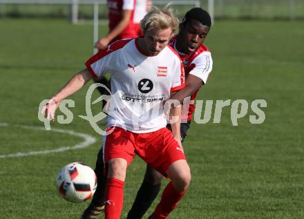 Fussball Kaerntner Liga. Woelfnitz gegen Spittal/Drau. David Tamegger,  (Woelfnitz), Rashidi Mohamed Udikaluka (Spittal). Woelfnitz, am 13.10.2018.
Foto: Kuess
---
pressefotos, pressefotografie, kuess, qs, qspictures, sport, bild, bilder, bilddatenbank