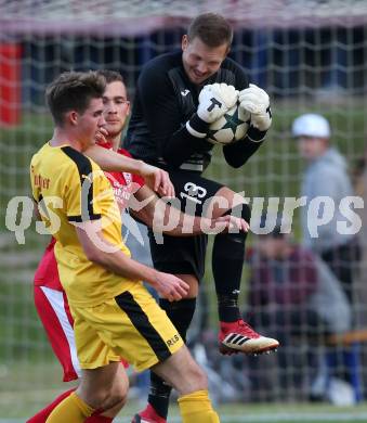 Fussball Kaerntner Liga. ATUS Ferlach gegen KAC 1909. Patrick Christian Boeck (Ferlach). Ferlach, am 13.10.2018.
Foto: Kuess
---
pressefotos, pressefotografie, kuess, qs, qspictures, sport, bild, bilder, bilddatenbank