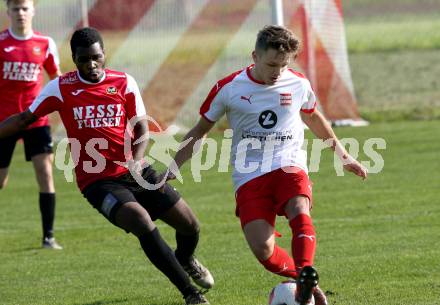 Fussball Kaerntner Liga. Woelfnitz gegen Spittal/Drau. Lukas Michael Rutnig,  (Woelfnitz), Rashidi Mohamed Udikaluka (Spittal). Woelfnitz, am 13.10.2018.
Foto: Kuess
---
pressefotos, pressefotografie, kuess, qs, qspictures, sport, bild, bilder, bilddatenbank