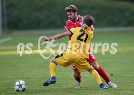 Fussball Kaerntner Liga. ATUS Ferlach gegen KAC 1909. Jakob Orgonyi,  (Ferlach), Michael Eisterlehner (KAC). Ferlach, am 13.10.2018.
Foto: Kuess
---
pressefotos, pressefotografie, kuess, qs, qspictures, sport, bild, bilder, bilddatenbank
