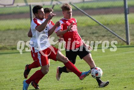 Fussball Kaerntner Liga. Woelfnitz gegen Spittal/Drau. Michael Schneider, Lukas Michael Rutnig,  (Woelfnitz), Ralph Roman Scheer (Spittal). Woelfnitz, am 13.10.2018.
Foto: Kuess
---
pressefotos, pressefotografie, kuess, qs, qspictures, sport, bild, bilder, bilddatenbank