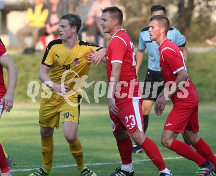 Fussball Kaerntner Liga. ATUS Ferlach gegen KAC 1909. Dejan Kern,  (Ferlach), Hannes Plieschnegger (KAC). Ferlach, am 13.10.2018.
Foto: Kuess
---
pressefotos, pressefotografie, kuess, qs, qspictures, sport, bild, bilder, bilddatenbank