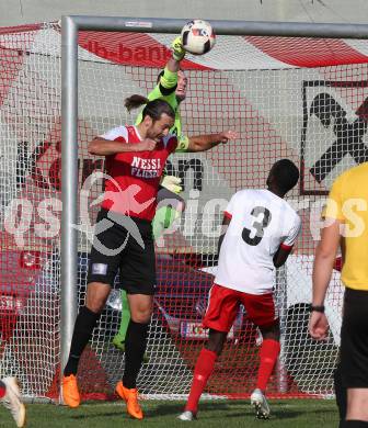 Fussball Kaerntner Liga. Woelfnitz gegen Spittal/Drau.  Florian Lampichler, (Woelfnitz), Daniel Trupp  (Spittal). Woelfnitz, am 13.10.2018.
Foto: Kuess
---
pressefotos, pressefotografie, kuess, qs, qspictures, sport, bild, bilder, bilddatenbank
