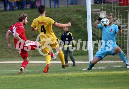 Fussball Kaerntner Liga. ATUS Ferlach gegen KAC 1909. Jakob Orgonyi,  (Ferlach), Markus Glaenzer  (KAC). Ferlach, am 13.10.2018.
Foto: Kuess
---
pressefotos, pressefotografie, kuess, qs, qspictures, sport, bild, bilder, bilddatenbank