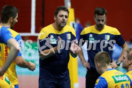 Volleyball Champions League. SK Posojilnica Aich/Dob gegen Lycurgus Groningen (NED). Trainer Matjaz Hafner, Co-Trainer Miha Kosl (Aich/Dob). Klagenfurt, am 17.10.2018.
Foto: Kuess
---
pressefotos, pressefotografie, kuess, qs, qspictures, sport, bild, bilder, bilddatenbank