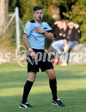 Fussball Kaerntner Liga. ATUS Ferlach gegen KAC 1909.  Schiedsrichter Michael Terbul. Ferlach, am 13.10.2018.
Foto: Kuess
---
pressefotos, pressefotografie, kuess, qs, qspictures, sport, bild, bilder, bilddatenbank