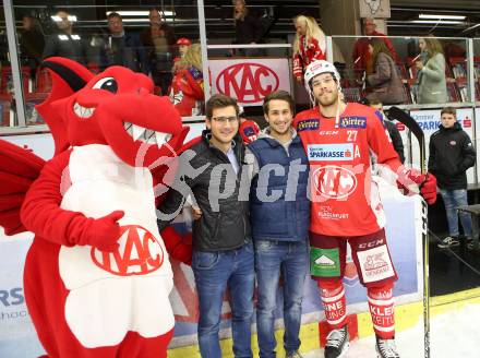 EBEL. Eishockey Bundesliga. KAC gegen Moser Medical Graz99ers. Antenne Fanbank, Thomas Hundertpfund (KAC). Klagenfurt, am 19.10.2018.
Foto: Kuess

---
pressefotos, pressefotografie, kuess, qs, qspictures, sport, bild, bilder, bilddatenbank