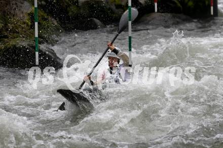 Kayak. Alpe Adria Kanu Slalom.  Antonia Oschmautz.  Gurk (Fluss), 7.10.2018.
Foto: Kuess
---
pressefotos, pressefotografie, kuess, qs, qspictures, sport, bild, bilder, bilddatenbank