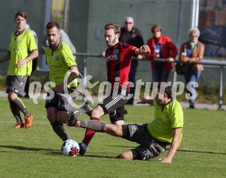 Fussball. Kaerntner Liga. St Jakob Rosental gegen Lind. Thomas Ogradnig (St Jakob), Petar Cumbo, Alexander Preissl (Lind). St. Jakob am 20.10.2018.
Foto: Kuess

---
pressefotos, pressefotografie, kuess, qs, qspictures, sport, bild, bilder, bilddatenbank