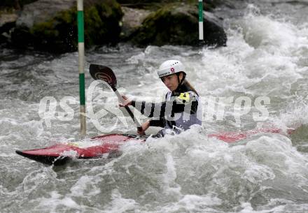 Kayak. Alpe Adria Kanu Slalom.  Nina Weratschnig.  Gurk (Fluss), 7.10.2018.
Foto: Kuess
---
pressefotos, pressefotografie, kuess, qs, qspictures, sport, bild, bilder, bilddatenbank