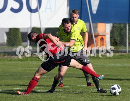 Fussball. Kaerntner Liga. St Jakob Rosental gegen Lind. Harald Ottowitz (St Jakob), Marco Ebner (Lind). St. Jakob am 20.10.2018.
Foto: Kuess

---
pressefotos, pressefotografie, kuess, qs, qspictures, sport, bild, bilder, bilddatenbank