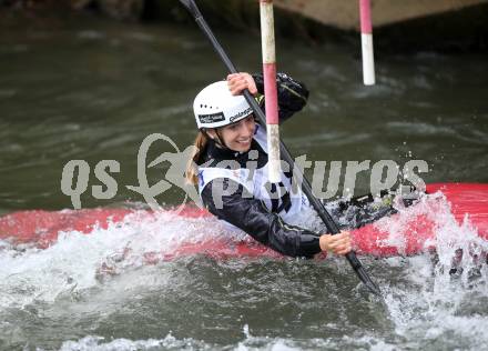 Kayak. Alpe Adria Kanu Slalom.  Nina Weratschnig.  Gurk (Fluss), 7.10.2018.
Foto: Kuess
---
pressefotos, pressefotografie, kuess, qs, qspictures, sport, bild, bilder, bilddatenbank