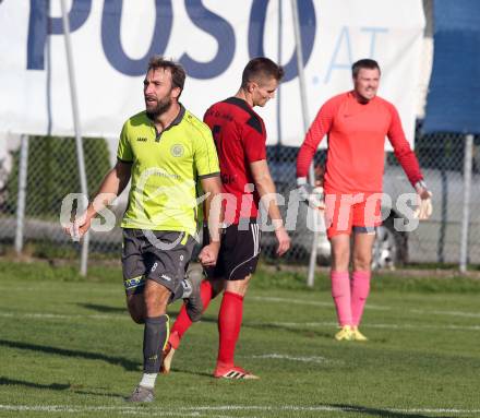 Fussball. Kaerntner Liga. St Jakob Rosental gegen Lind. Christian Michor, Adis Osmanagic (St Jakob), Torjubel Mario Zagler (Lind). St. Jakob am 20.10.2018.
Foto: Kuess

---
pressefotos, pressefotografie, kuess, qs, qspictures, sport, bild, bilder, bilddatenbank