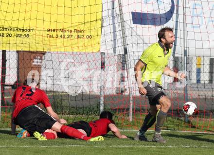 Fussball. Kaerntner Liga. St Jakob Rosental gegen Lind. Roman Struger, Harald Ottowitz (St Jakob), Torjubel Mario Zagler (Lind). St. Jakob am 20.10.2018.
Foto: Kuess

---
pressefotos, pressefotografie, kuess, qs, qspictures, sport, bild, bilder, bilddatenbank
