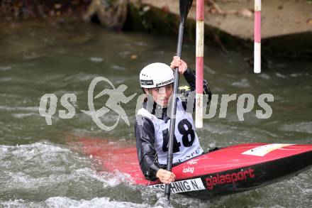 Kayak. Alpe Adria Kanu Slalom.  Nina Weratschnig.  Gurk (Fluss), 7.10.2018.
Foto: Kuess
---
pressefotos, pressefotografie, kuess, qs, qspictures, sport, bild, bilder, bilddatenbank