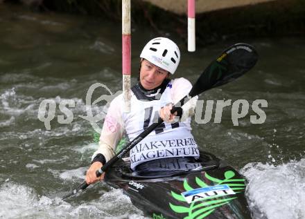Kayak. Alpe Adria Kanu Slalom.  Antonia Oschmautz.  Gurk (Fluss), 7.10.2018.
Foto: Kuess
---
pressefotos, pressefotografie, kuess, qs, qspictures, sport, bild, bilder, bilddatenbank