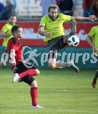 Fussball. Kaerntner Liga. St Jakob Rosental gegen Lind. Fabio Putzl (St Jakob), Mario Zagler (Lind). St. Jakob am 20.10.2018.
Foto: Kuess

---
pressefotos, pressefotografie, kuess, qs, qspictures, sport, bild, bilder, bilddatenbank