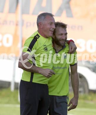 Fussball. Kaerntner Liga. St Jakob Rosental gegen Lind. Torjubel Mario Zagler, Trainer Peter Zagler (Lind). St. Jakob am 20.10.2018.
Foto: Kuess

---
pressefotos, pressefotografie, kuess, qs, qspictures, sport, bild, bilder, bilddatenbank