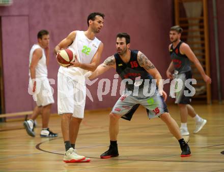 Basketball 2. Bundesliga. Grunddurchgang. 2. Runde. Raiders Villach gegen Basket Flames. Jasmin Perkovic (Raiders), Fabricio Vay (Basket Flames). Klagenfurt, am 21.10.2018.
Foto: Kuess
---
pressefotos, pressefotografie, kuess, qs, qspictures, sport, bild, bilder, bilddatenbank