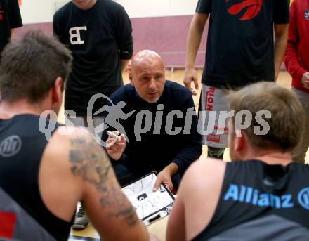 Basketball 2. Bundesliga. Grunddurchgang. 2. Runde. Raiders Villach gegen Basket Flames. Trainer Rok Zupan (Raiders). Klagenfurt, am 21.10.2018.
Foto: Kuess
---
pressefotos, pressefotografie, kuess, qs, qspictures, sport, bild, bilder, bilddatenbank
