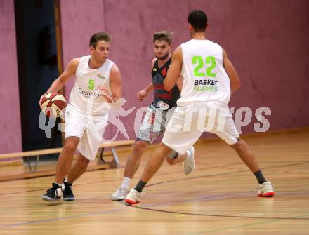 Basketball 2. Bundesliga. Grunddurchgang. 2. Runde. Raiders Villach gegen Basket Flames. Ziga Erculj (Raiders), Christian  Kuenstner, Fabricio  Vay (Basket Flames). Klagenfurt, am 21.10.2018.
Foto: Kuess
---
pressefotos, pressefotografie, kuess, qs, qspictures, sport, bild, bilder, bilddatenbank