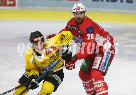 EBEL. Eishockey Bundesliga. KAC gegen spusu Vienna Capitals.  Martin Schumnig, (KAC), Taylor Vause  (Vienna Capitals). Klagenfurt, am 26.10.2018.
Foto: Kuess

---
pressefotos, pressefotografie, kuess, qs, qspictures, sport, bild, bilder, bilddatenbank
