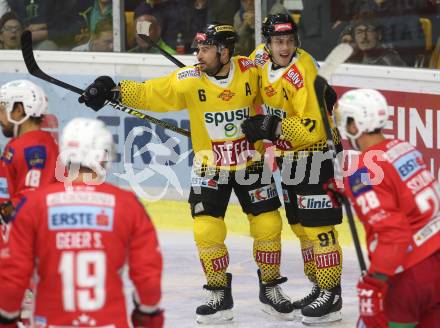 EBEL. Eishockey Bundesliga. KAC gegen spusu Vienna Capitals.  Torjubel Taylor Vause, Rafael Rotter (Vienna Capitals). Klagenfurt, am 26.10.2018.
Foto: Kuess

---
pressefotos, pressefotografie, kuess, qs, qspictures, sport, bild, bilder, bilddatenbank