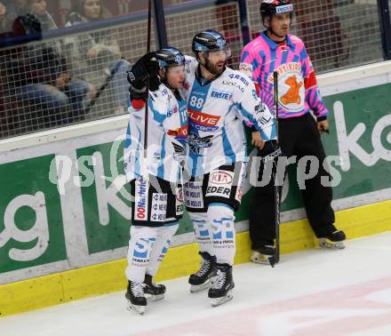 EBEL. Eishockey Bundesliga. EC VSV gegen EHC Liwest Black Wings Linz. Torjubel 	Davies Michael, DaSilva Dan,  (Linz). Villach, am 28.10.2018
Foto: Kuess 


---
pressefotos, pressefotografie, kuess, qs, qspictures, sport, bild, bilder, bilddatenbank