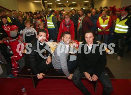 EBEL. Eishockey Bundesliga. KAC gegen HC Orli Znojmo. Christoph Duller, Andrew Kozek, Marco Richter (KAC). Klagenfurt, am 28.10.2018.
Foto: Kuess

---
pressefotos, pressefotografie, kuess, qs, qspictures, sport, bild, bilder, bilddatenbank